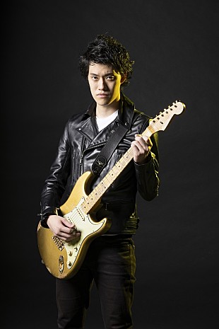 「粗品、かつてボカロPとして発表した楽曲を自身がボーカルのバンド形態でセルフカバー」