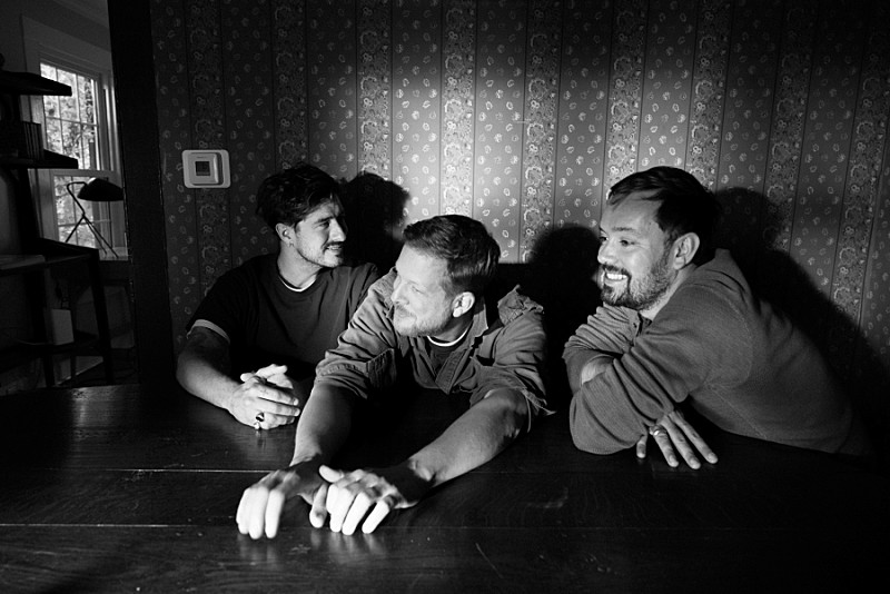 「マムフォード&サンズ、5thアルバム『ラシュミア』を3/28にリリース」1枚目/2