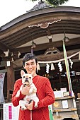 「愛犬も登場、草なぎ剛の連載エッセイ書籍化第3弾『Okiraku 3』発売決定」1枚目/3