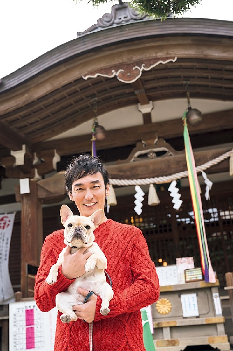 愛犬も登場、草なぎ剛の連載エッセイ書籍化第3弾『Okiraku 3』発売決定