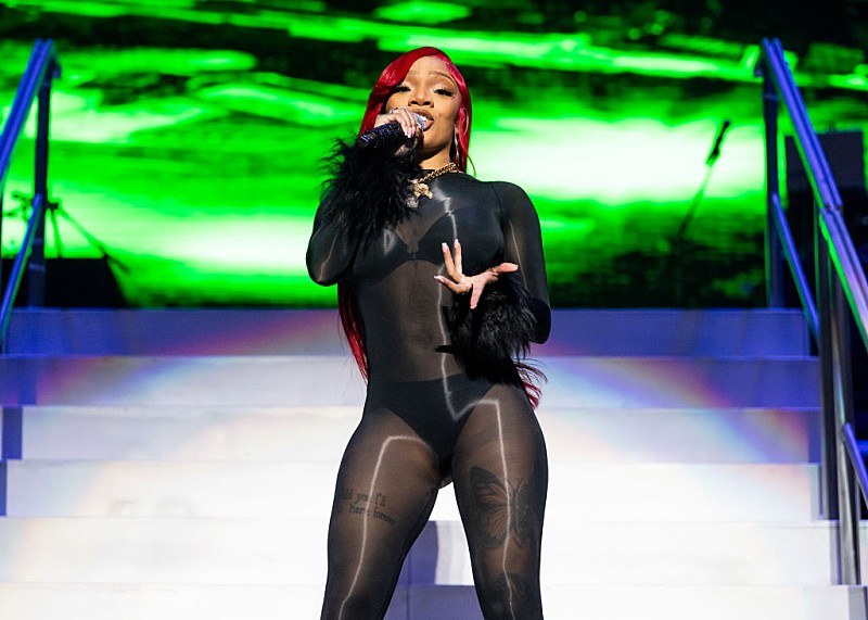 「グロリラ、『SNL』初登場で「Yeah Glo!」とデビューALよりマッシュアップ披露」1枚目/1