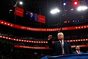 「ドナルド・トランプ、米大統領就任式前の集会でヴィレッジ・ピープル「Y.M.C.A.」にあわせてダンス」