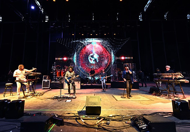 「TOTOのスティーヴ・ルカサー、ウィーザーが「Africa」をカバーした意図を疑問視」1枚目/1