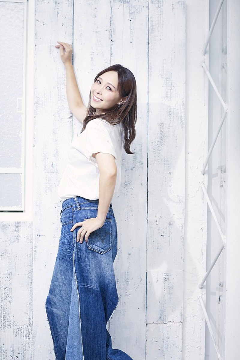 「愛内里菜、デビュー25周年の大きな感謝を乗せて両A面シングル発売へ」1枚目/1