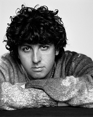 「ジェイミー・エックス・エックス、エリカ・バドゥ参加の新曲などを追加収録した『In Waves』DX版配信」