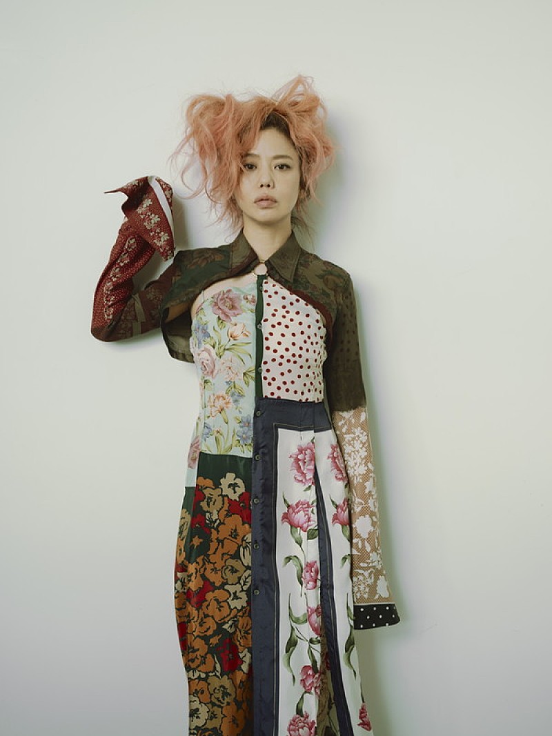 「Chara、特別編成バンドと届けるライブ&ピアノマンと組むライブを4月開催」1枚目/3