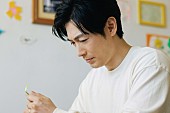 「映画『おいしくて泣くとき』
30年後の心也（ディーン・フジオカ）
（C）2025映画「おいしくて泣くとき」製作委員会 」5枚目/5