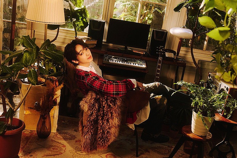 「宮世琉弥、新ビジュアル公開　自身が作詞・作曲「猫がいびきで」先行配信」1枚目/3