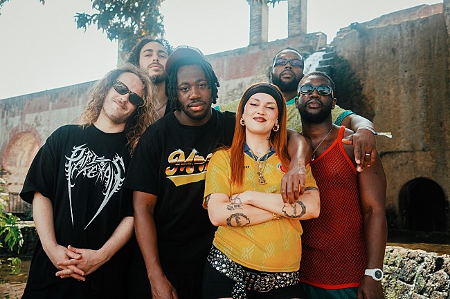 「エズラ・コレクティヴ、サーシャ・キーブルを迎えた新曲「Body Language」公開」1枚目/1