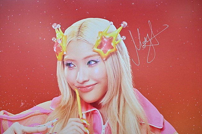 「【マクドナルド GALAXY展】にサプライズ登場したXGのサイン」12枚目/38