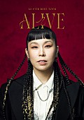 「AI、全国ツアー【AI 25th best tour ←ALIVE→】の追加アリーナ公演が決定　」1枚目/2