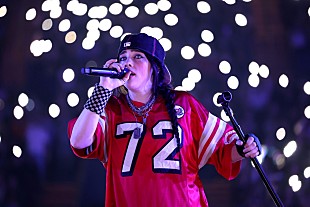 「ビリー・アイリッシュ、年内に“間違いなく”スタジオに戻ると発言しさらなるツアー日程を予告」