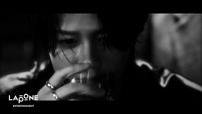 「藤牧京介（INI）がダークな世界でダンス、工藤大輝（Da-iCE）提供曲「Pay Back」公開」1枚目/2