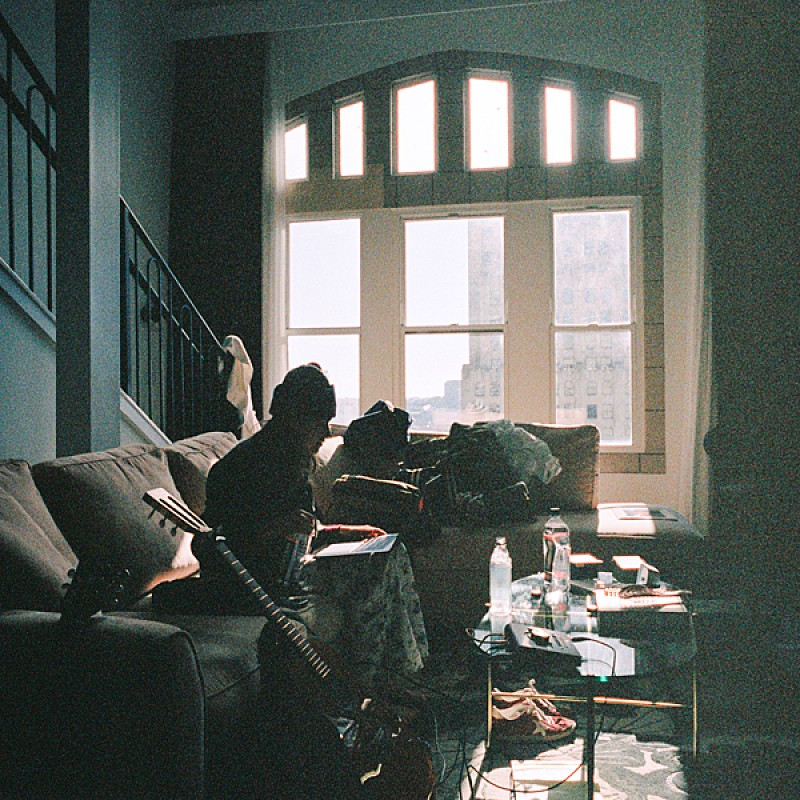 「ガール・イン・レッド、2025年初となる新曲「confession」解禁」1枚目/2