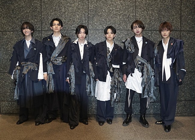 「Lienel、歪んだ表情＆ズタボロの衣装の退廃美で魅せる「罪と罰」MV公開」1枚目/1