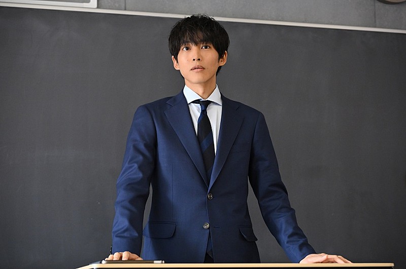 「「御上先生」「人間はこの世の動物の中で、最強で最弱な生き物」「考える力のない大人が、考える教育ができるわけがない」」1枚目/1