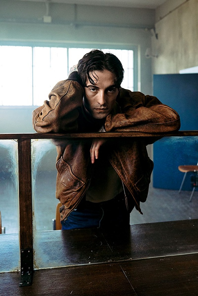 マネスキンのダミアーノ・デイヴィッド、1stソロAL『ファニー・リトル・フィアーズ』リリース決定