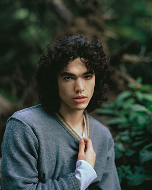 「コナン・グレイ、デビューアルバム5周年記念盤を配信リリース」