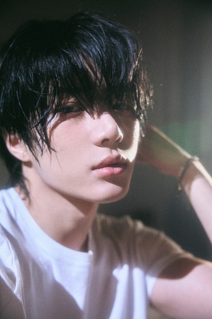 「BEOMGYU（TOMORROW X TOGETHER）、“午前3時”を「Panic」コンセプトフォトで表現」