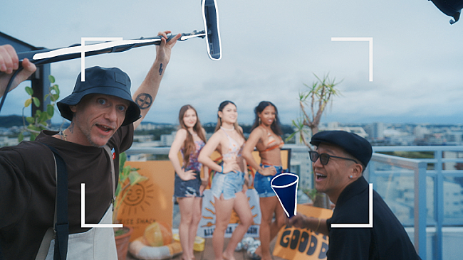 「Def Tech、新曲「Child in me」配信＆“1人2役”をコミカルに演じ分けたMV公開」1枚目/3