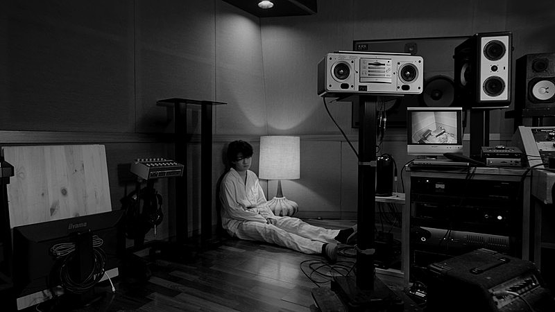 「edhiii boi、パジャマ姿で「マジだりぃ」MVに登場」1枚目/4