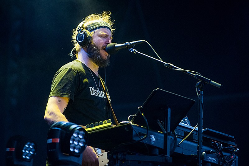 ボン・イヴェールのジャスティン・ヴァーノン、テイラー・スウィフト／チャーリーxcxとのコラボ曲を語る