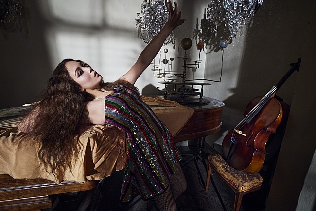 「レイヴェイ、新たな時代を告げる「Silver Lining」公開」1枚目/2