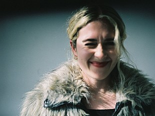 「ブロンドシェル、新曲「23&#039;s A Baby」のリリック・ビデオ公開」