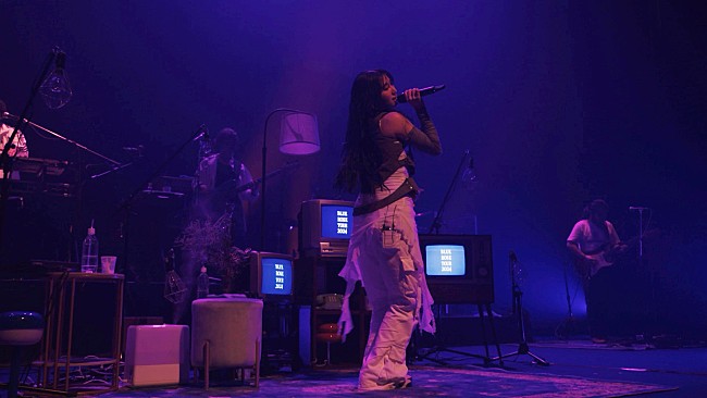 「eill、メジャーデビュー・シングル「ここで息をして」のライブ映像公開」1枚目/2