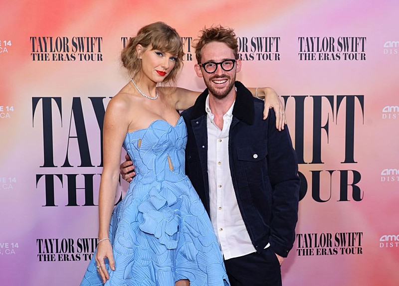 テイラー・スウィフトのコンサート映画を手がけたサム・レンチが名作『ボディガード』リメイクの監督に決定 