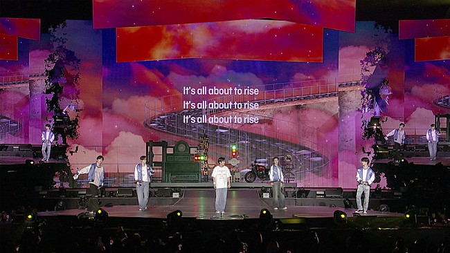 「TOMORROW X TOGETHER、ツアーより「Rise」初披露のライブ映像を公開」1枚目/3