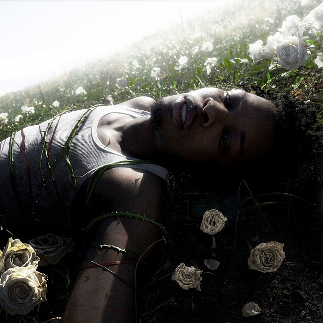 「d4vd、ライアン・テダーが制作に参加した「イズ・ディス・リアリー・ラヴ？」MV公開」1枚目/2