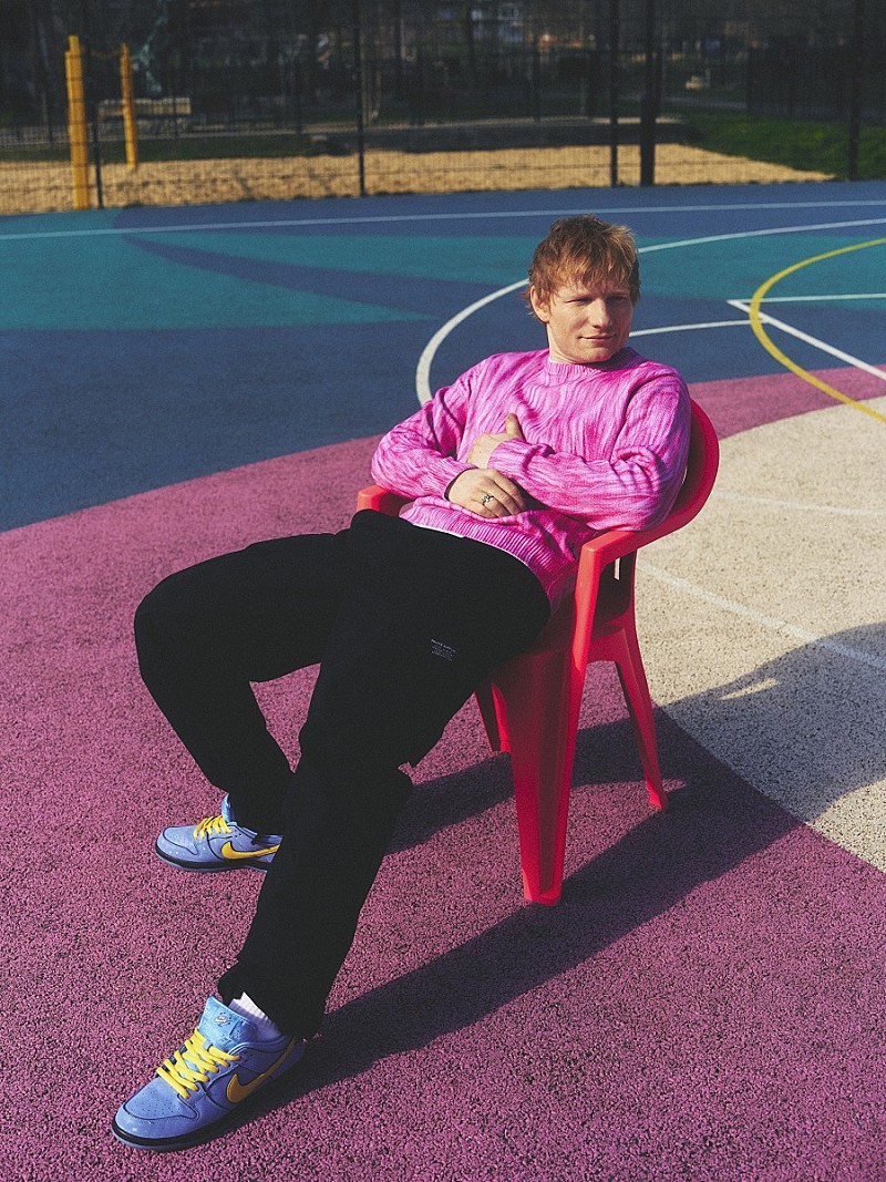 エド・シーラン、ノスタルジックな新曲「Old Phone」公開＆ニューAL『プレイ』リリース日発表