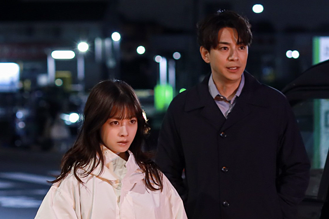 「「天久鷹央の推理カルテ」“鷹央”橋本環奈が“真鶴”佐々木希の事件を調査開始 「毎回、鷹央の名言が良い」「実写化最高！」」1枚目/1