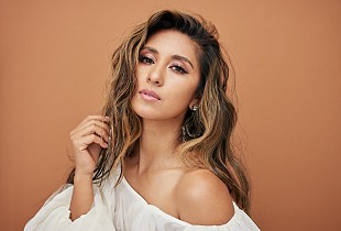 「シェネル、自身の日本での経験をもとにした応援ソング「Everybody」配信＆MV公開」