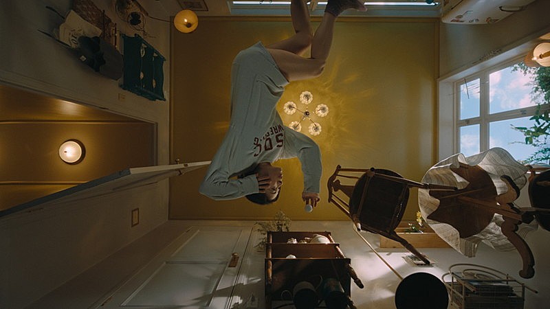 宇多田ヒカル、新曲「Mine or Yours」MV＆ビハインド映像を公開