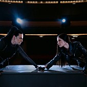 「ホールジー、エヴァネッセンスのエイミー・リーとのコラボ曲「ハンド・ザット・フィーズ」公開」1枚目/2