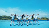 「日向坂46、大野愛実がセンターを務める初の五期生楽曲「ジャーマンアイリス」MV公開」1枚目/2