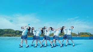 「日向坂46、大野愛実がセンターを務める初の五期生楽曲「ジャーマンアイリス」MV公開」