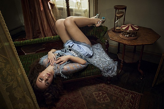 「レイヴェイ、“うまくいかなかった恋愛について”の新曲「Tough Luck」公開」1枚目/2