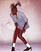 「リトル・シムズ、「Young」MVでデイヴ・マイヤーズ監督と再タッグ」1枚目/2