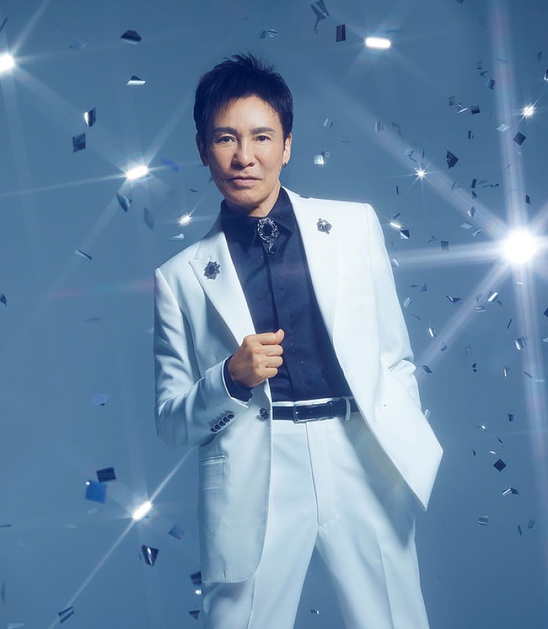 郷ひろみ、アイドルとしての魅力が光る「最強無敵のDong Dong Dong!」MVで“ドンドン・ダンス”