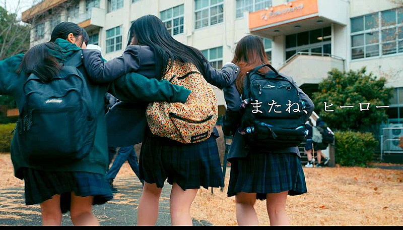 川崎鷹也、一歩踏み出す勇気を与える「またね、ヒーロー」MVはストーリー仕立て