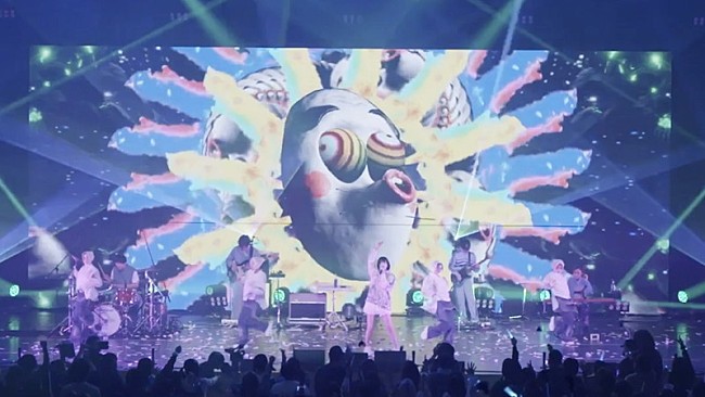 「ano、デスボイスを交えた歌声で盛り上げる「猫吐極楽音頭」ライブ映像を公開」1枚目/1