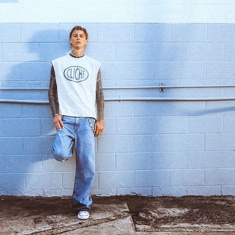 mgk、新曲はキャッチーなサマー・アンセム＆MVでダンス披露