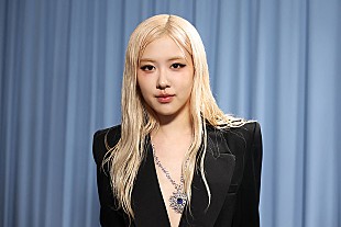 「BLACKPINKのロゼ、人目に付かないよう老婦人に変装したエピソードを明かす」