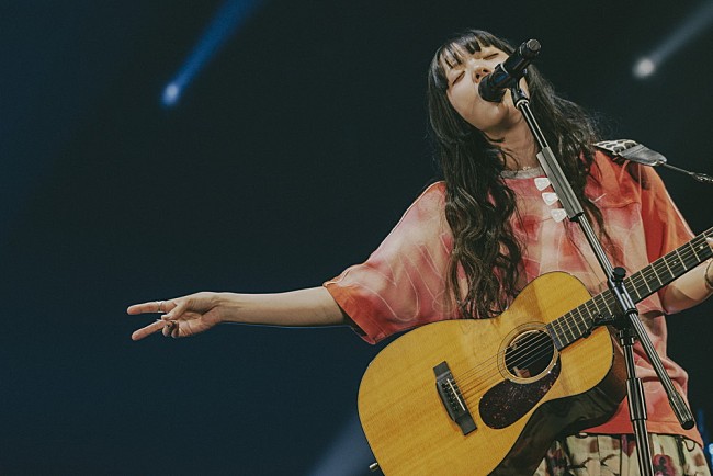 「＜ライブレポート＞あいみょん　自身最大ツアーが終了、壮大なスケール感と親密感が隣り合わせ」1枚目/16