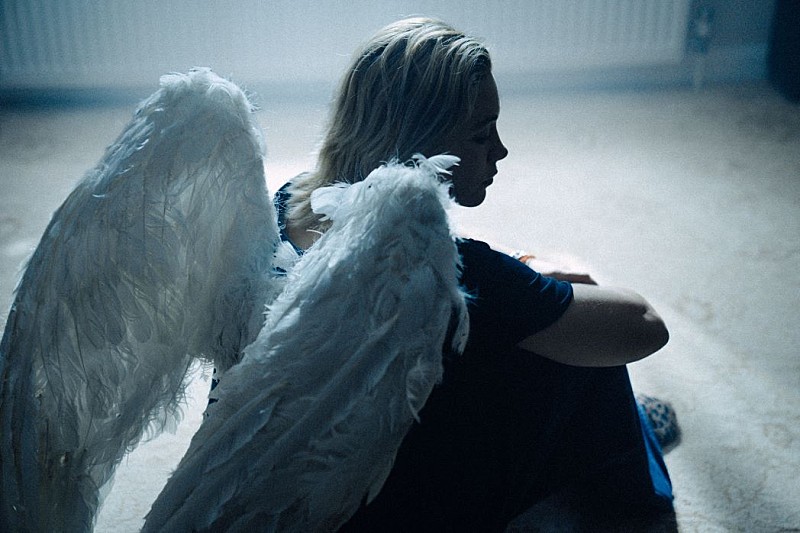 ヤングブラッド、新曲「ゾンビ」のMV公開　フローレンス・ピュー出演