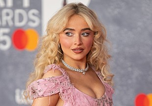 「サブリナ・カーペンター／アリアナ・グランデ／デュア・リパなど、LGBTQ+関連補助金カットの撤回を求める公開書簡に署名」