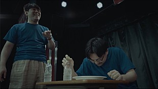 「Ｔ字路s、オズワルドの姿をドキュメンタリータッチで描く「美しき人」MV公開」
